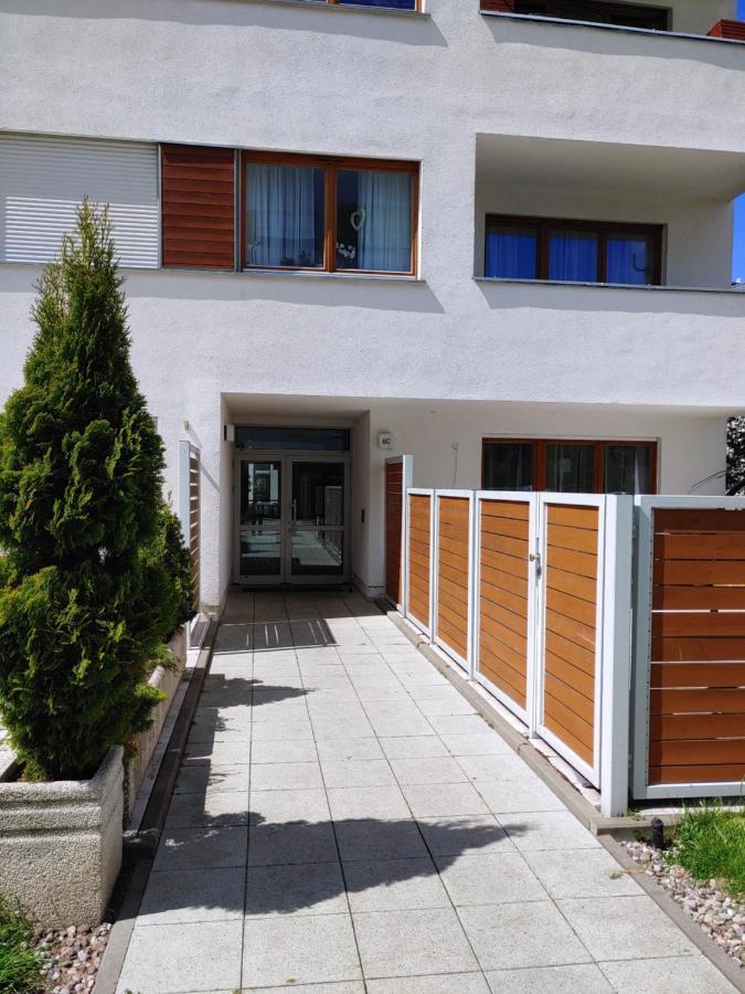 Swinoujscie Platan Patio 6 - Berry Apartments Exterior photo